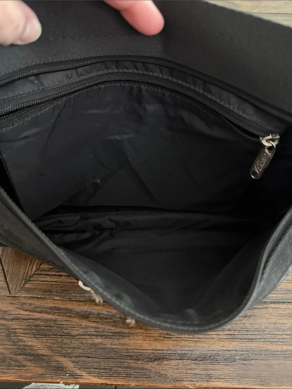 LeSportsac Deluxe Everyday Bag Black Shine Patent Crossbody Tote